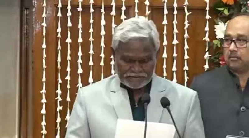 జార్ఖండ్‌ సీఎంగా చంపై సోరెన్‌ ప్రమాణం