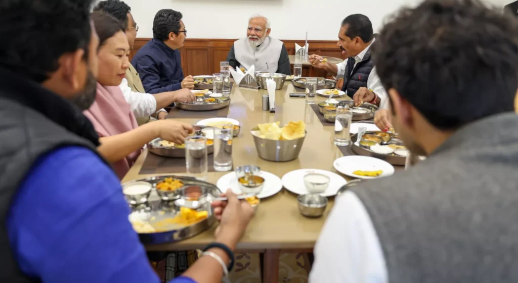 పార్లమెంట్‌ క్యాంటీన్‌లో సహా ఎంపి లతో మోదీ విందు