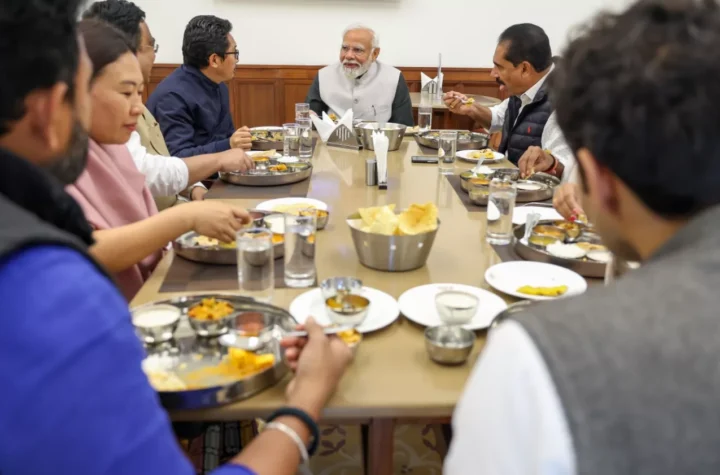 పార్లమెంట్‌ క్యాంటీన్‌లో సహా ఎంపి లతో మోదీ విందు