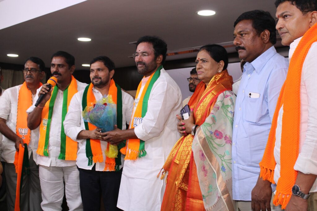 ప్రతి ఓటర్ ను కనీసం మూడు సార్లు కలవాలి ప్రతి ఓటర్ ను కనీసం మూడు సార్లు కలవాలి
