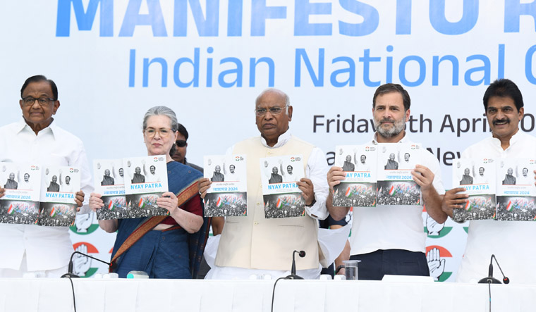 కర్ణాటక, తెలంగాణ గ్యారెంటీలతో కాంగ్రెస్ మేనిఫెస్టో