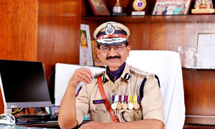 ఎస్‌ఐబి మాజీ చీఫ్ ప్రభాకర్‌రావు కోసం పోలీసుల పాట్లు