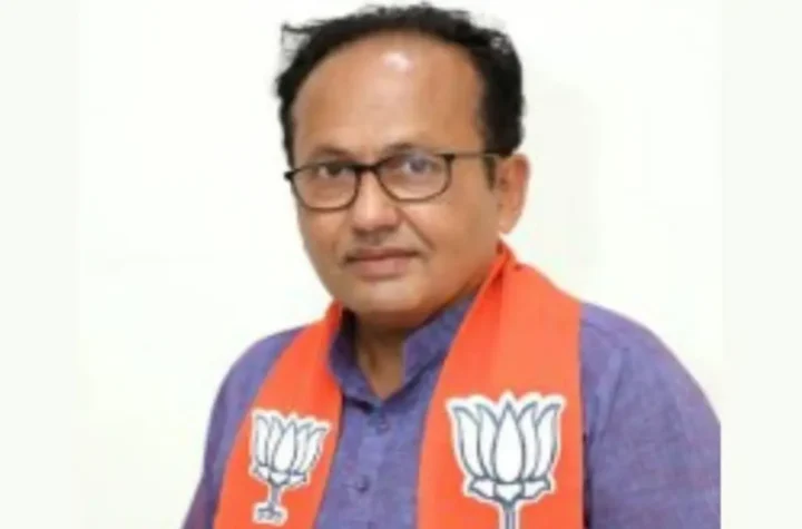 సూరత్ ఎంపీగా బిజెపి అభ్యర్థి పోటీలేకుండా ఎన్నిక