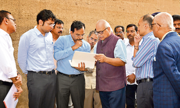 మేడిగడ్డను పరిశీలించిన జస్టిస్ ఘోష్ మేడిగడ్డను పరిశీలించిన జస్టిస్ ఘోష్