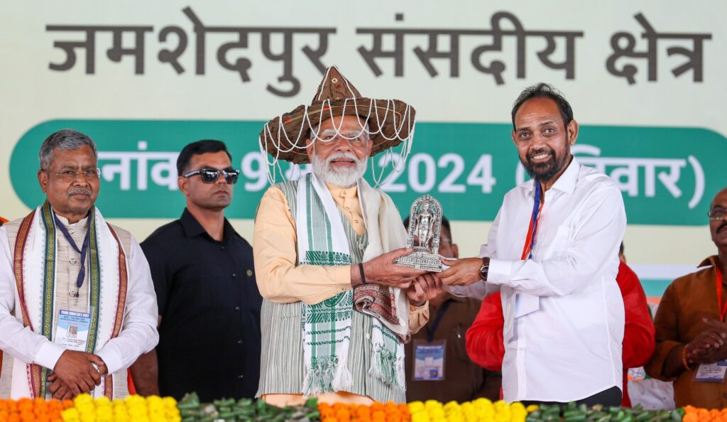 కాంగ్రెస్, జేఎంఎం నేతల ఇళ్లలో కుప్పలుగా నల్లధనం కాంగ్రెస్, జేఎంఎం నేతల ఇళ్లలో కుప్పలుగా నల్లధనం