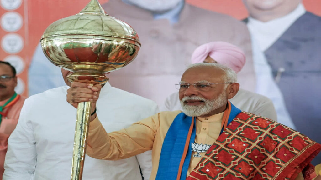 75 రోజుల పాటు ప్రధాని మోదీ సుడిగాలి పర్యటనలతో ప్రచారం 75 రోజుల పాటు ప్రధాని మోదీ సుడిగాలి పర్యటనలతో ప్రచారం