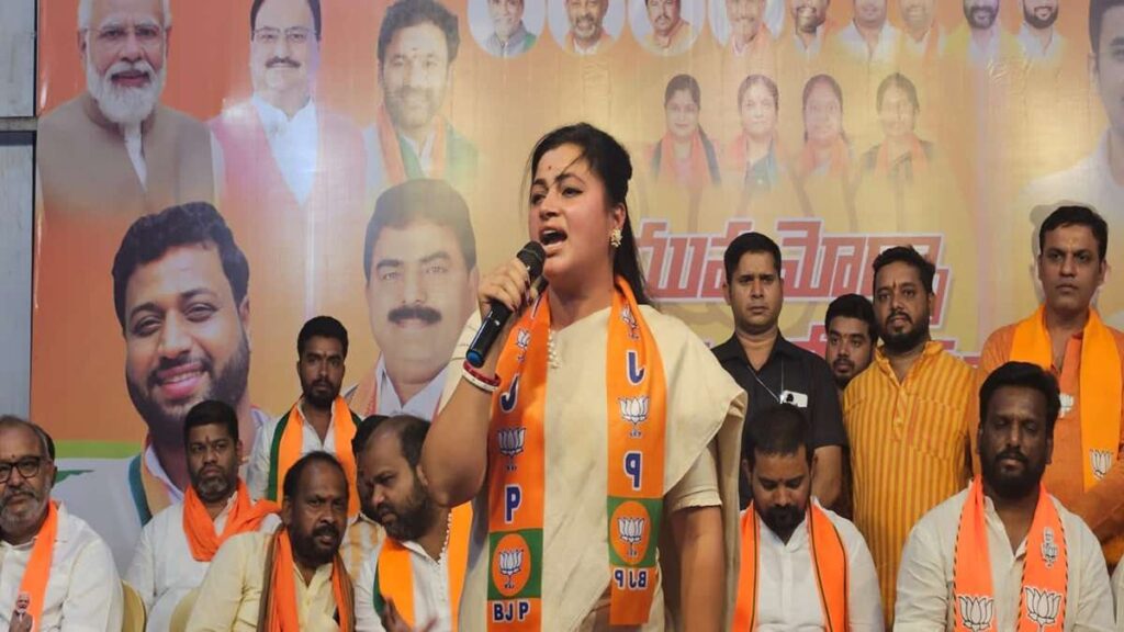 ఎంఐఎం, కాంగ్రెస్ లకు వేసే ఓటు నేరుగా పాకిస్థాన్‌కే