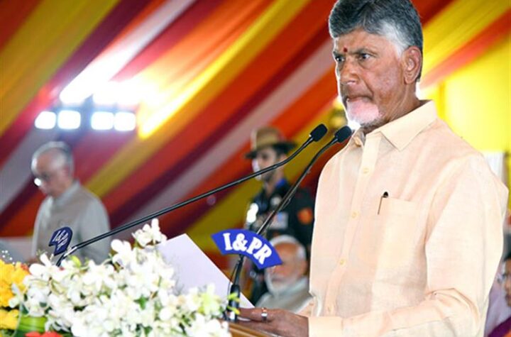 గవర్నర్ ఆలస్యం .. ముహూర్తంకు ప్రమాణం చేయలేని చంద్రబాబు