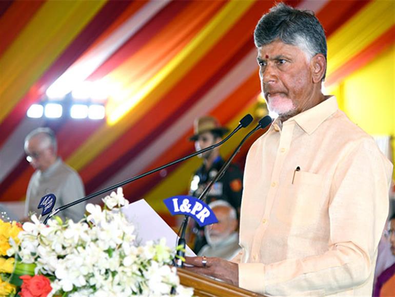 గవర్నర్ ఆలస్యం .. ముహూర్తంకు ప్రమాణం చేయలేని చంద్రబాబు