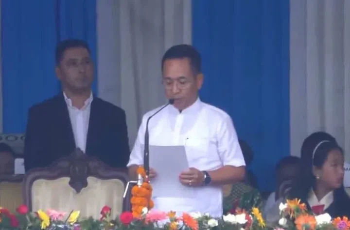 సిక్కిం ముఖ్యమంత్రిగా ప్రేమ్‌సింగ్‌ తమాంగ్‌ ప్రమాణస్వీకారం