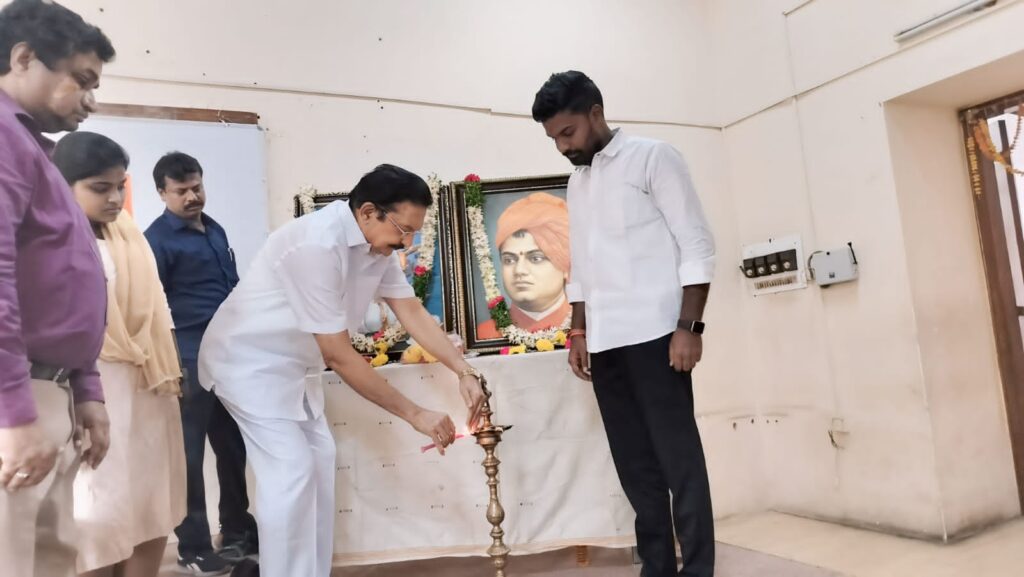 ఎమర్జెన్సీ విధించిన కాంగ్రెస్ రాజ్యాంగం గురించి మాట్లాడటమా! ఎమర్జెన్సీ విధించిన కాంగ్రెస్ రాజ్యాంగం గురించి మాట్లాడటమా!