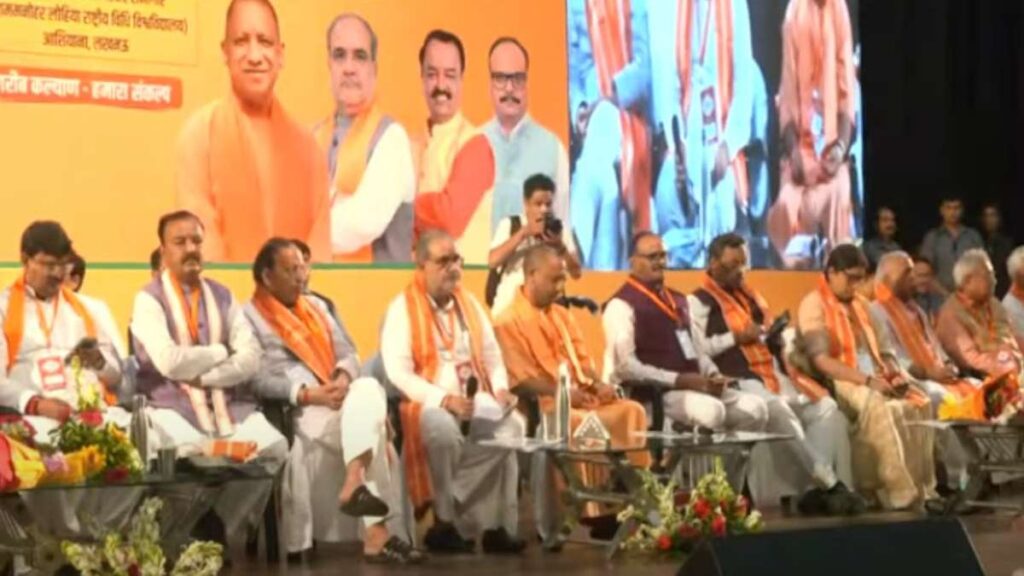 అతి విశ్వాసమే యుపిలో బీజేపీని దెబ్బతీసింది అతి విశ్వాసమే యుపిలో బీజేపీని దెబ్బతీసింది