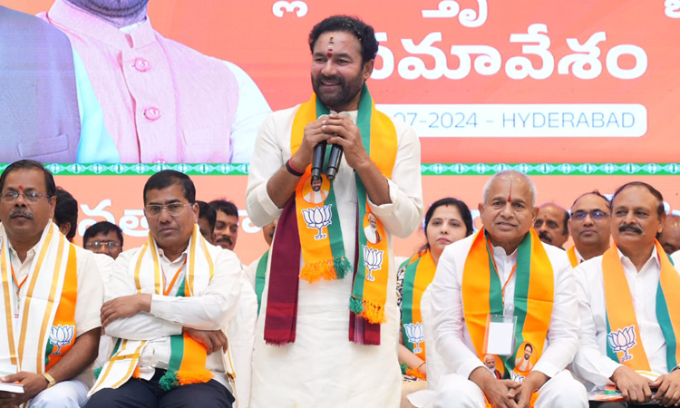 ఫిరాయింపుల చట్టానికి కాంగ్రెస్, బీఆర్‌ఎస్ తూట్లు