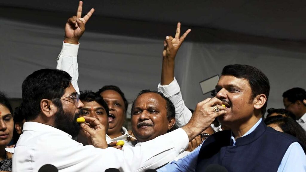 మహారాష్ట్ర ఎమ్యెల్సీకి ఎన్నికల్లో అధికార కూటమి హవా మహారాష్ట్ర ఎమ్యెల్సీకి ఎన్నికల్లో అధికార కూటమి హవా