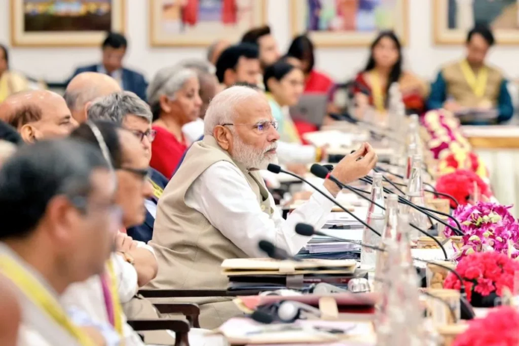 అంతర్జాతీయ పెట్టుబడులకు అనువుగా విధానాలు మార్చుకోవాలి