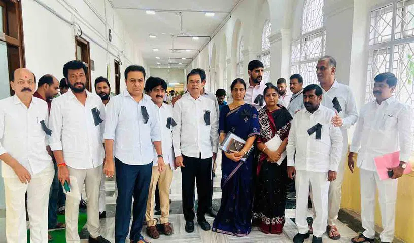 నల్లబ్యాడ్జీలతో అసెంబ్లీకి బీఆర్‌ఎస్‌ ఎమ్మెల్యేలు