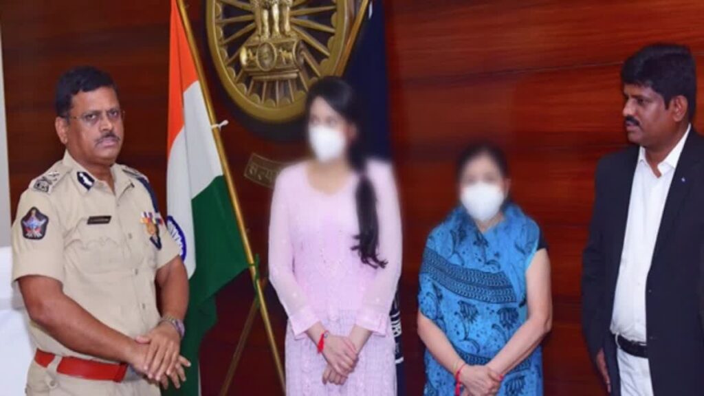 తనపై వేధింపుల్లో ముగ్గురు ఐపీఎస్.. ముంబై నటి