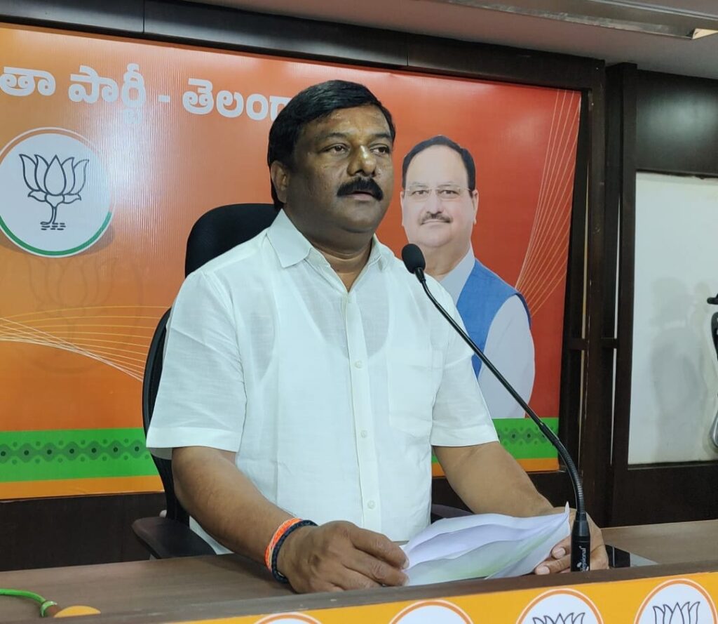 హైడ్రా అధికారులకు ఓవైసీ భూములను కూల్చే దమ్ముందా?