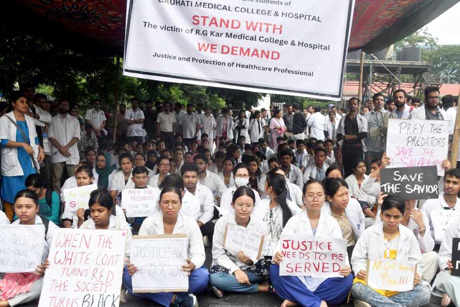 11 రోజుల సమ్మెను విరమించిన ఎయిమ్స్ వైద్యులు 11 రోజుల సమ్మెను విరమించిన ఎయిమ్స్ వైద్యులు