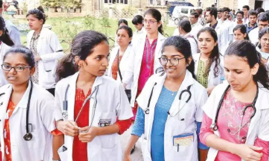 మెడికల్, డెంటల్ కోర్సుల్లో అడ్మిషన్లకు మళ్లీ స్థానికత వివాదం మెడికల్, డెంటల్ కోర్సుల్లో అడ్మిషన్లకు మళ్లీ స్థానికత వివాదం