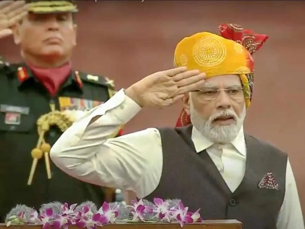వరుసగా 11వ సారి మోదీ జాతీయ పతాకం ఆవిష్కరణ