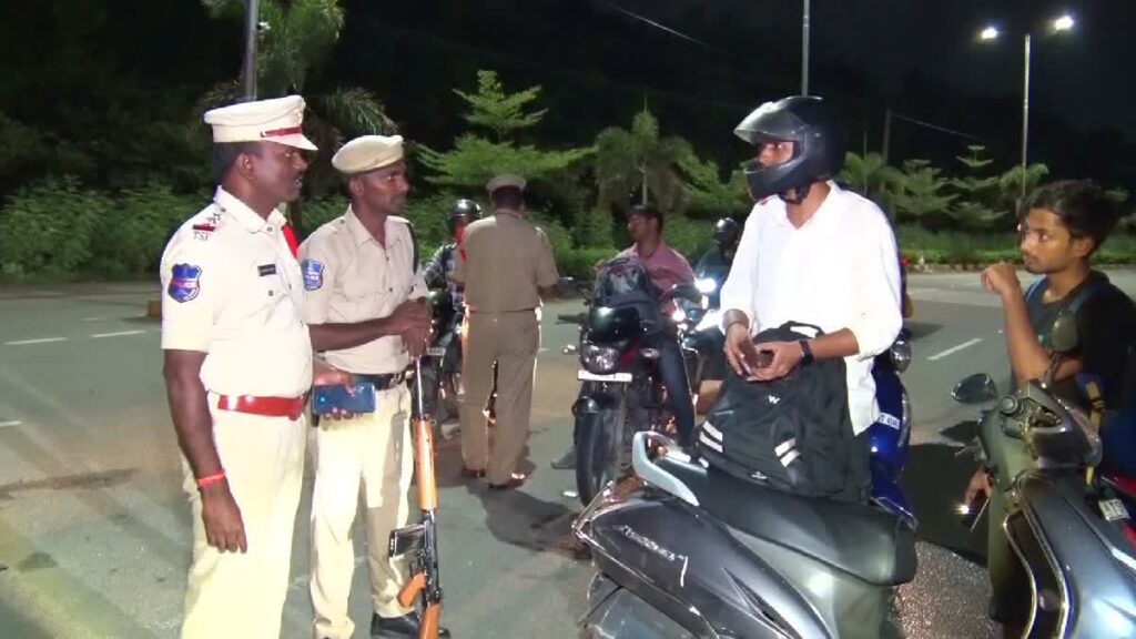 హైదరాబాద్‌లోకి బంగ్లాదేశ్‌ పౌరులు… పోలీసుల అప్రమత్తం