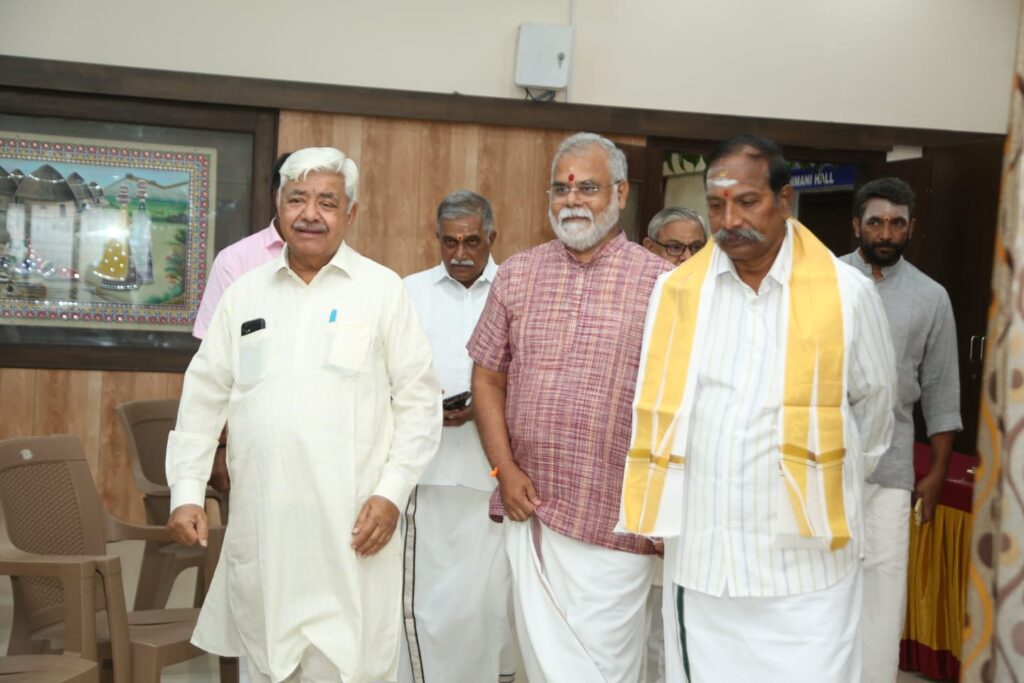 విశ్వహిందూ పరిషత్ నేతలు మరుధమలై ఆలయ దర్శనం విశ్వహిందూ పరిషత్ నేతలు మరుధమలై ఆలయ దర్శనం