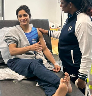 అనర్హత వేటుతో పోటీల నుండి వినేష్ నిష్క్రమణ