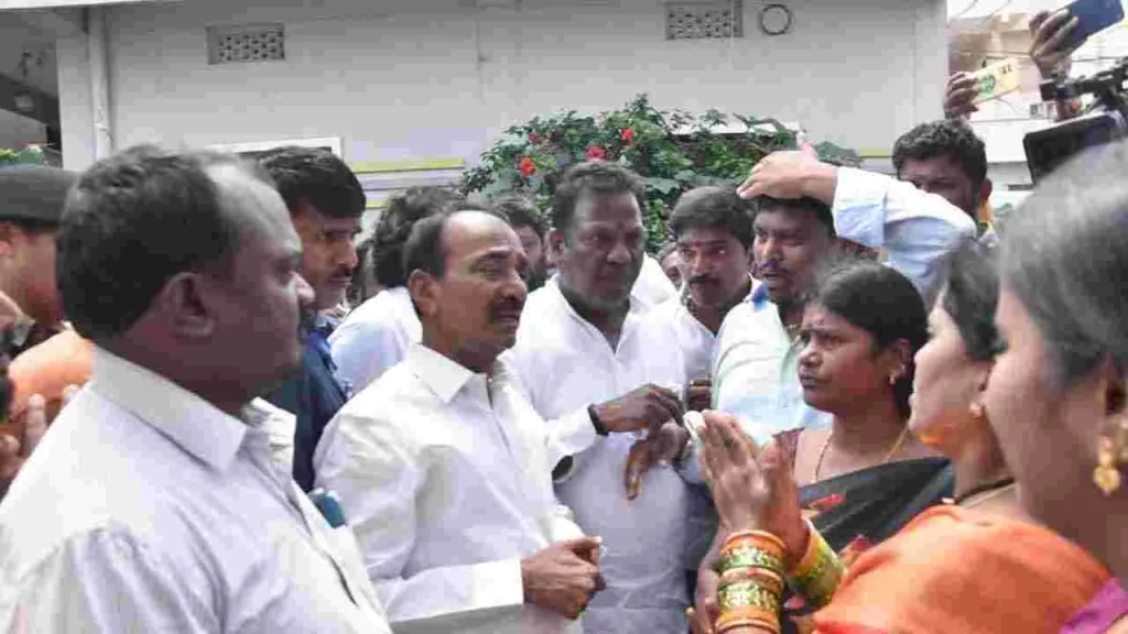 అక్రమ కట్టడాలనే నోటీసులకు ఎవ్వరూ భయపడకండి