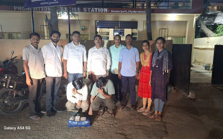 గంజాయి విక్రయిస్తున్న ఐటీ ఉద్యోగి, ఐఐటీ విద్యార్థి అరెస్టు