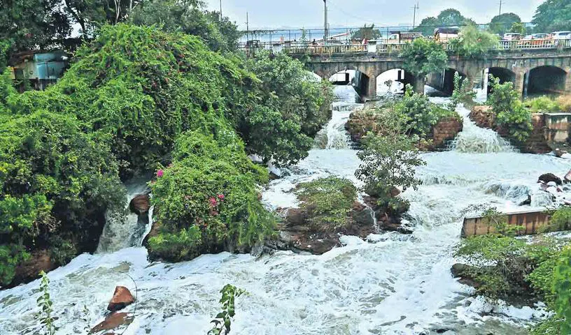 హుస్సేన్ సాగర్ లోతట్టు ప్రాంతాలు అప్రమత్తం