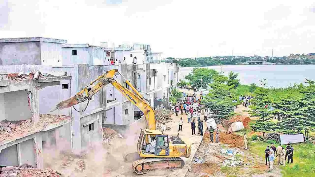 నివాసముంటున్న ఇళ్లు కూల్చం