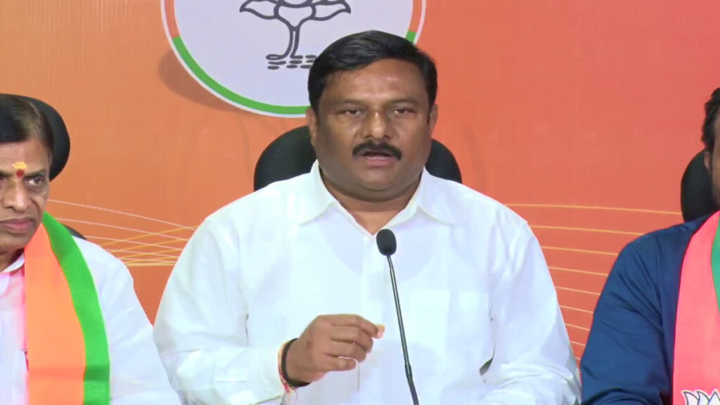 ఎమ్మెల్యేల ఫిరాయింపుపై హైకోర్టు తీర్పు కాంగ్రెస్ కు చెంప పెట్టు