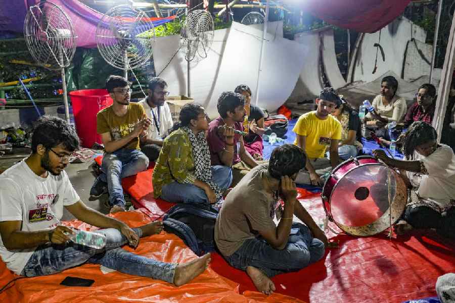 బెంగాల్‌ వైద్యుల సమ్మె పాక్షిక విరమణ