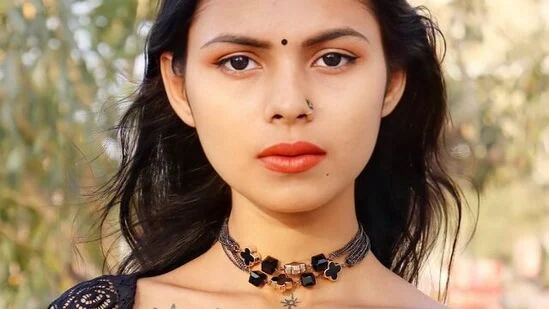 హిందువుగా నివసిస్తున్న బంగ్లాదేశీ పోర్న్ స్టార్ ముంబైలో అరెస్ట్