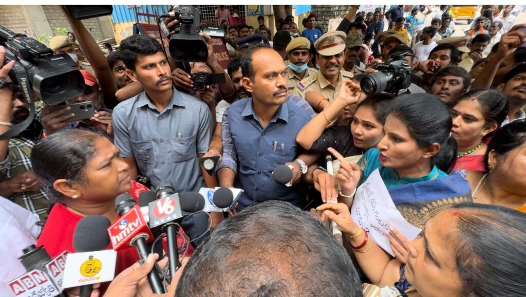 మంత్రి సీతక్కను నిలదీసిన డాక్టర్ శిల్పా రెడ్డి