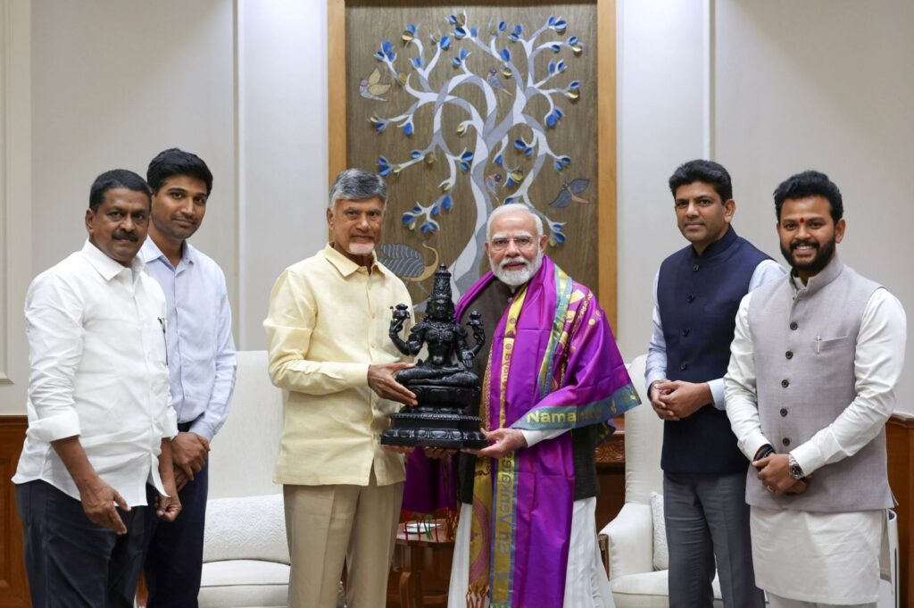 ‘స్వర్ణాంధ్ర విజన్’ సాకారానికి సహకరించండి ‘స్వర్ణాంధ్ర విజన్’ సాకారానికి సహకరించండి