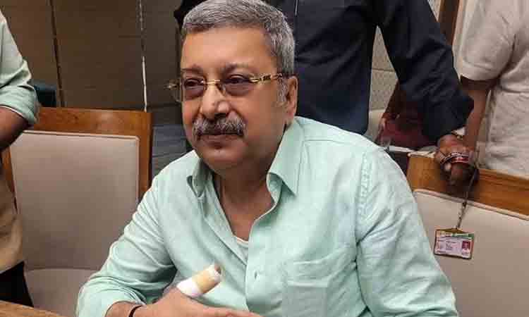వక్ఫ్ బిల్లుపై చిర్రెత్తి సీసా పగలగొట్టిన టిఎంసి ఎంపీ వక్ఫ్ బిల్లుపై చిర్రెత్తి సీసా పగలగొట్టిన టిఎంసి ఎంపీ