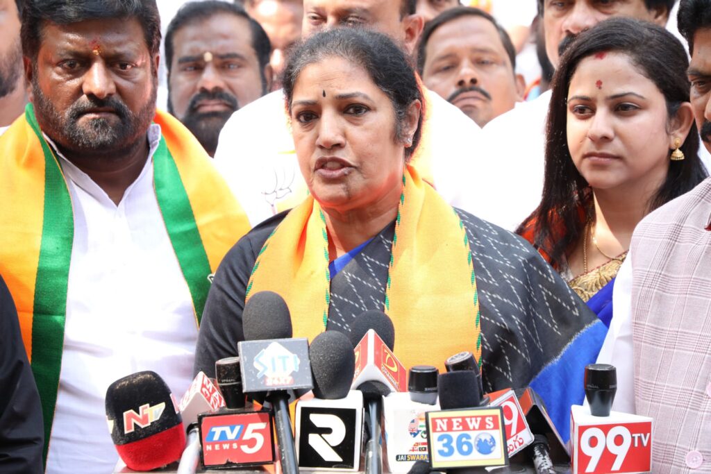 `డబల్ ఇంజిన్ సర్కార్’తో అభివృద్ధిలో పరుగులు తీస్తున్న ఏపీ `డబల్ ఇంజిన్ సర్కార్’తో అభివృద్ధిలో పరుగులు తీస్తున్న ఏపీ