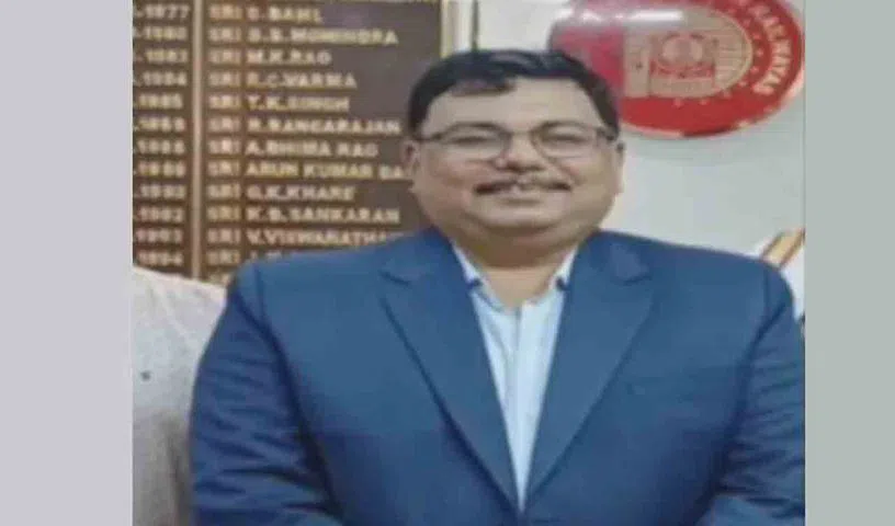 రూ 10 లక్షల లంచంతో సీబీఐకి చిక్కిన వాల్తేరు డీఆర్ఎమ్ రూ 10 లక్షల లంచంతో సీబీఐకి చిక్కిన వాల్తేరు డీఆర్ఎమ్