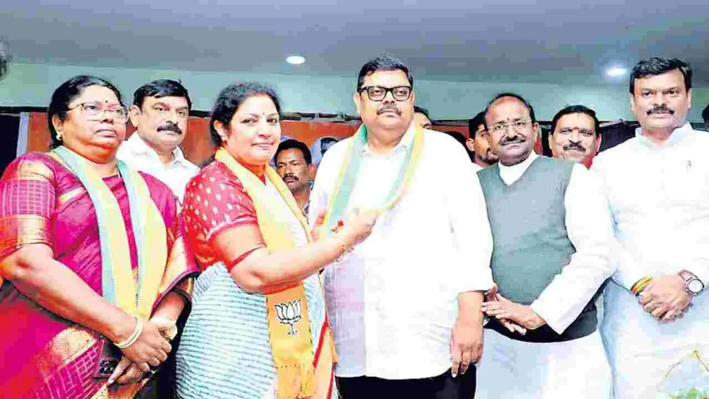 బీజేపీలో చేరిన విశాఖ డెయిరీ అధినేత ఆడారి బీజేపీలో చేరిన విశాఖ డెయిరీ అధినేత ఆడారి
