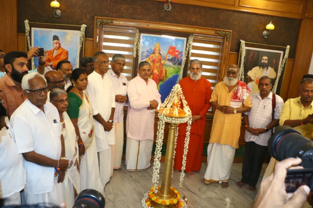 ప్రతి గ్రామం అన్ని రంగాలలో స్వయం సమృద్ధి సాధించాలి ప్రతి గ్రామం అన్ని రంగాలలో స్వయం సమృద్ధి సాధించాలి