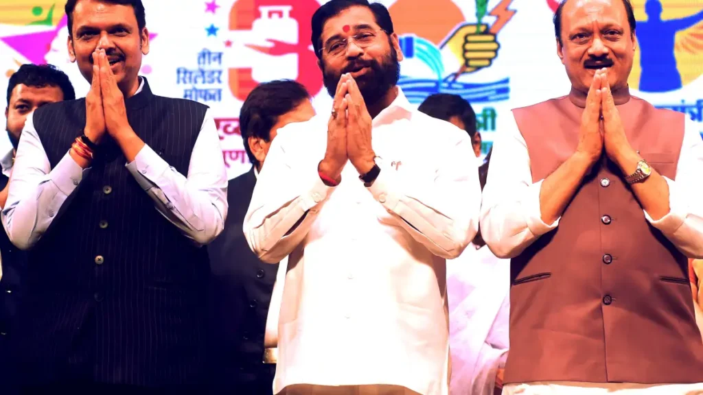 ఈ నెల 4న మహారాష్ట్ర బీజేఎల్పీ సమావేశం ఈ నెల 4న మహారాష్ట్ర బీజేఎల్పీ సమావేశం