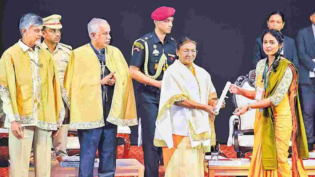యువ వైద్యులు మారుమూల ప్రాంతాల్లో సేవలు అందించాలి యువ వైద్యులు మారుమూల ప్రాంతాల్లో సేవలు అందించాలి