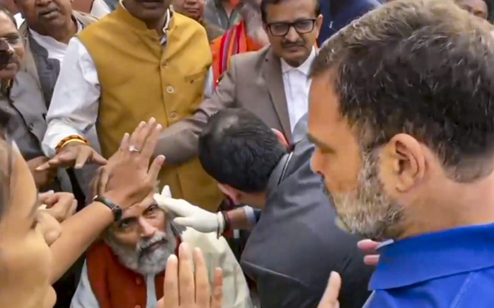 క్రైమ్ బ్రాంచ్కు పార్లమెంట్ తోపులాట కేసు క్రైమ్ బ్రాంచ్కు పార్లమెంట్ తోపులాట కేసు