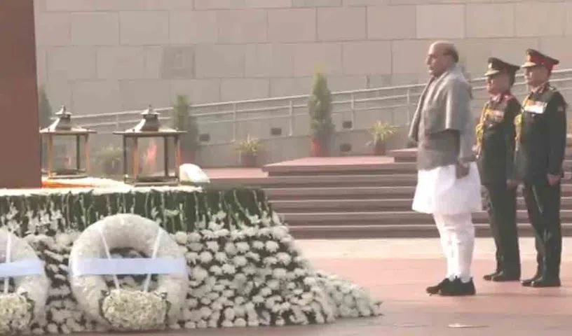 విజయ్‌ దివస్‌ సందర్భంగా అమర జవాన్లకు నివాళులు