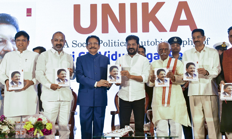 మాజీ గవర్నర్ విద్యాసాగర్ రావు ఆదర్శంగా నిలిచారు