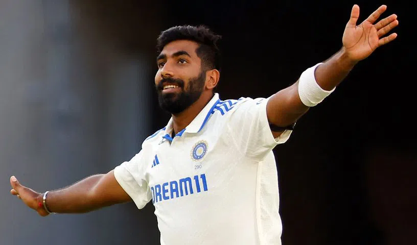 టెస్ట్‌ ర్యాంకింగ్స్‌లో  అగ్రస్థానంలో బౌలర్‌ బుమ్రా