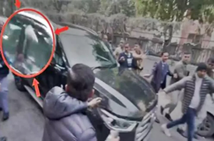 కేజ్రీవాల్‌పై దాడి, భగ్గుమన్న ఆప్.. తిప్పికొట్టిన బీజేపీ