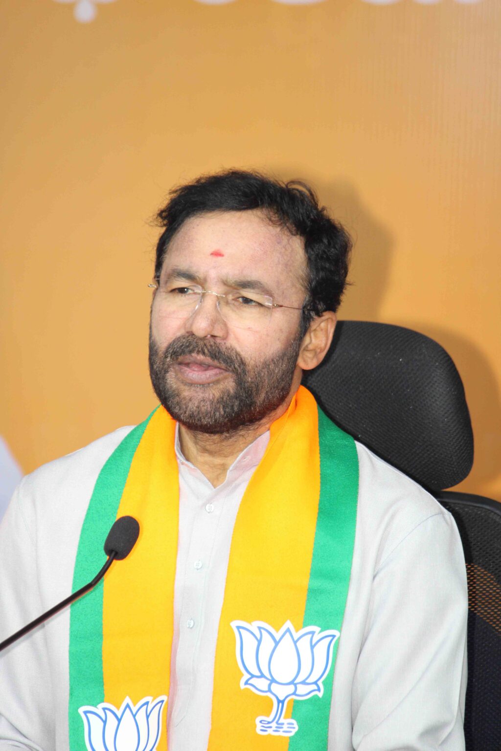 కాంగ్రెస్ నేతల్లో మార్పు వచ్చింది తప్ప,  ప్రజల జీవితాల్లో కాదు